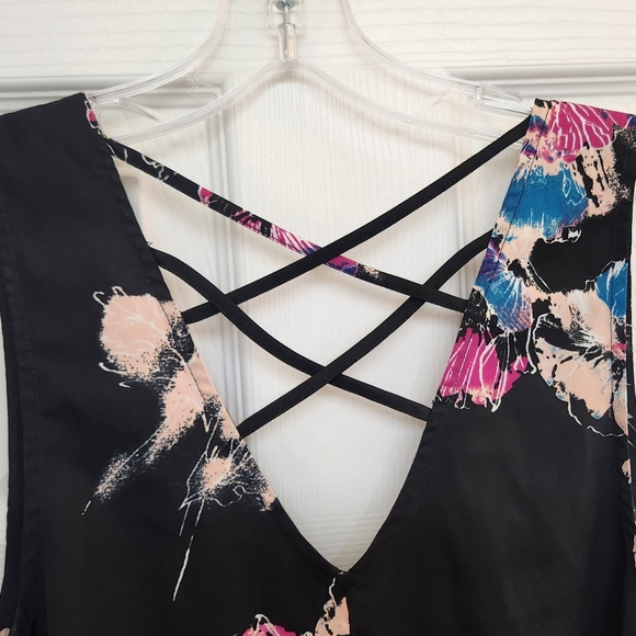 NWT Floral Tank w/ Criss-cross Back - Picture 7 of 11